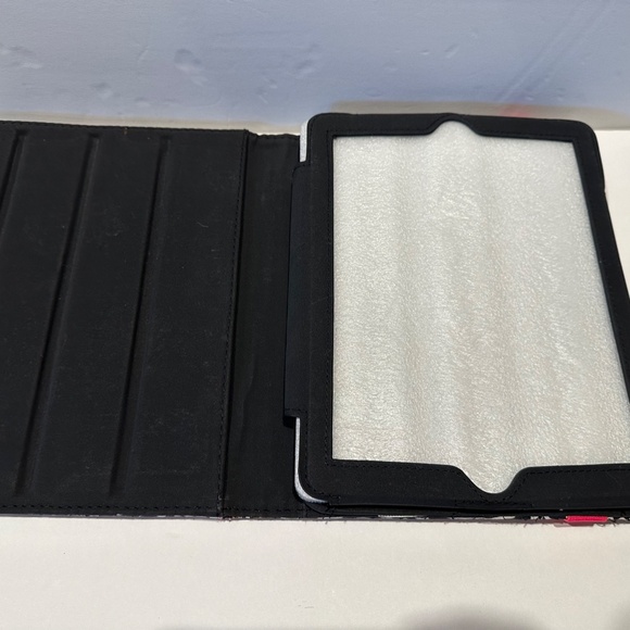 Studio C Tablet Case. New. - Picture 3 of 3